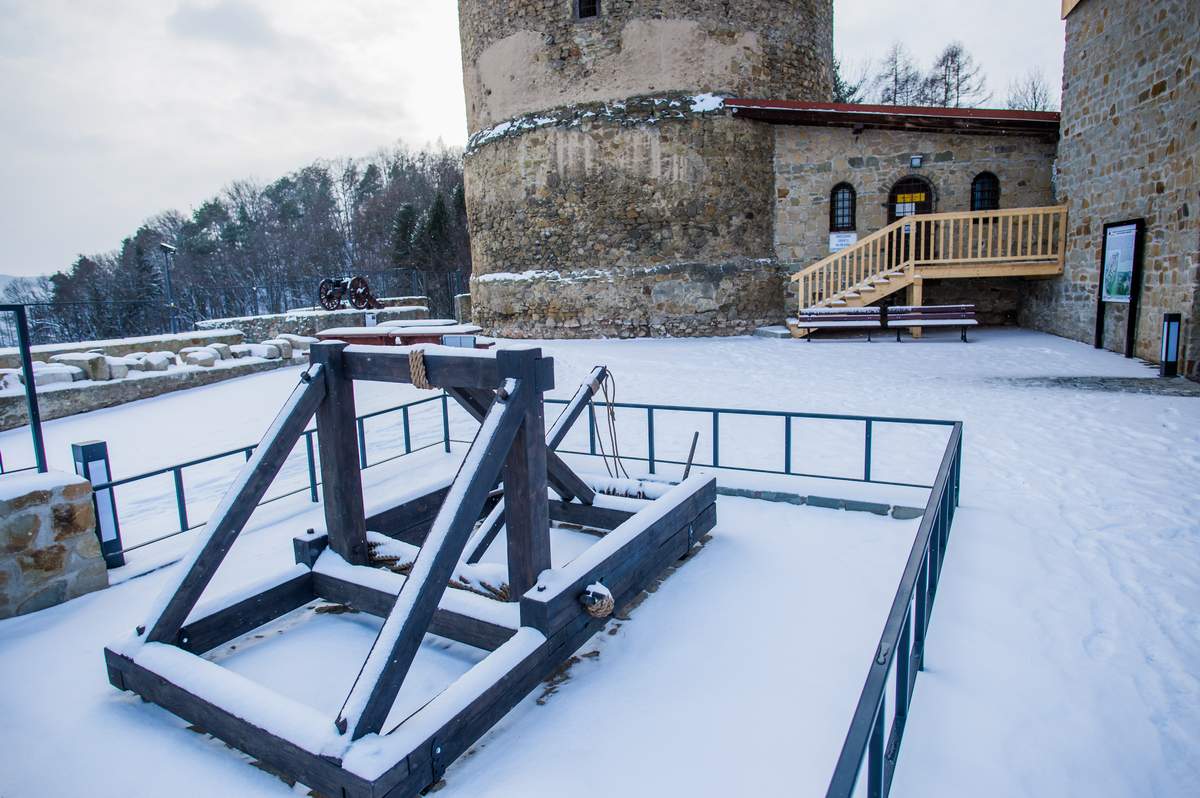 Wzgórze w Czchowie uzbrojone w atrakcje militarne