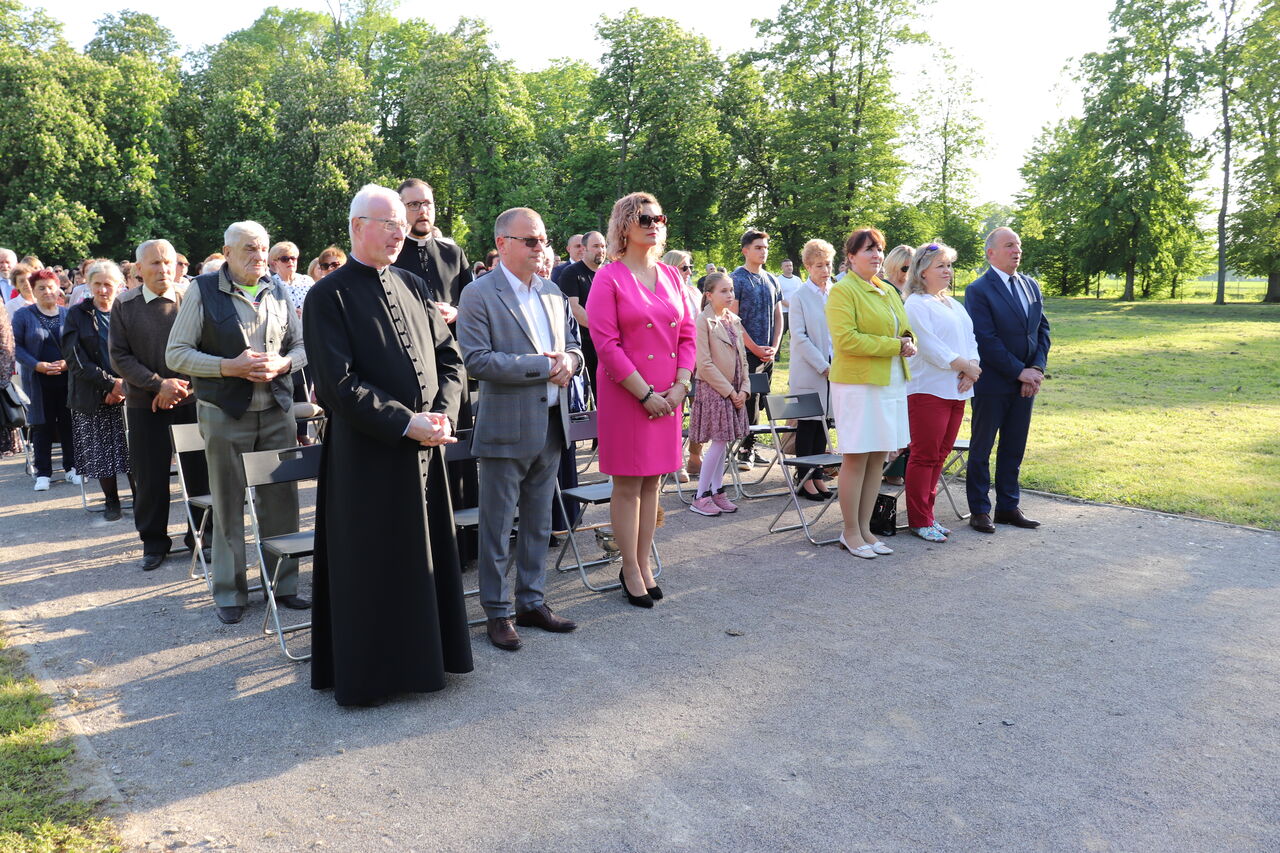 Majówka w zespole dworsko-parkowym w Brniu