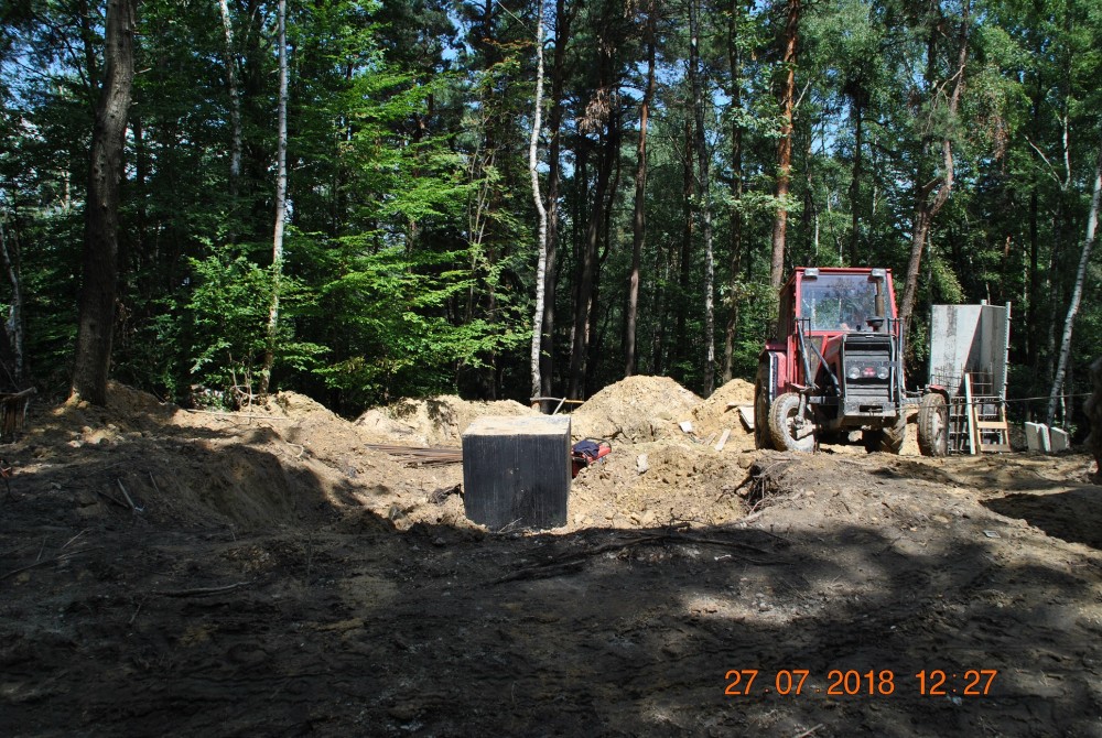 Prace nad budową wieży widokowej w Iwkowej
