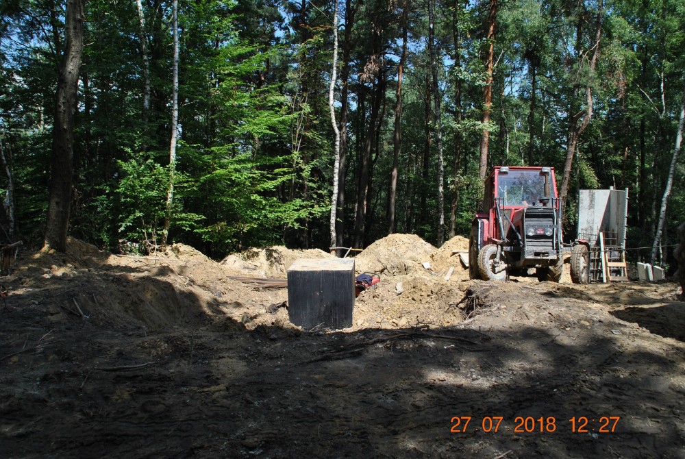 Prace nad budową wieży widokowej w Iwkowej