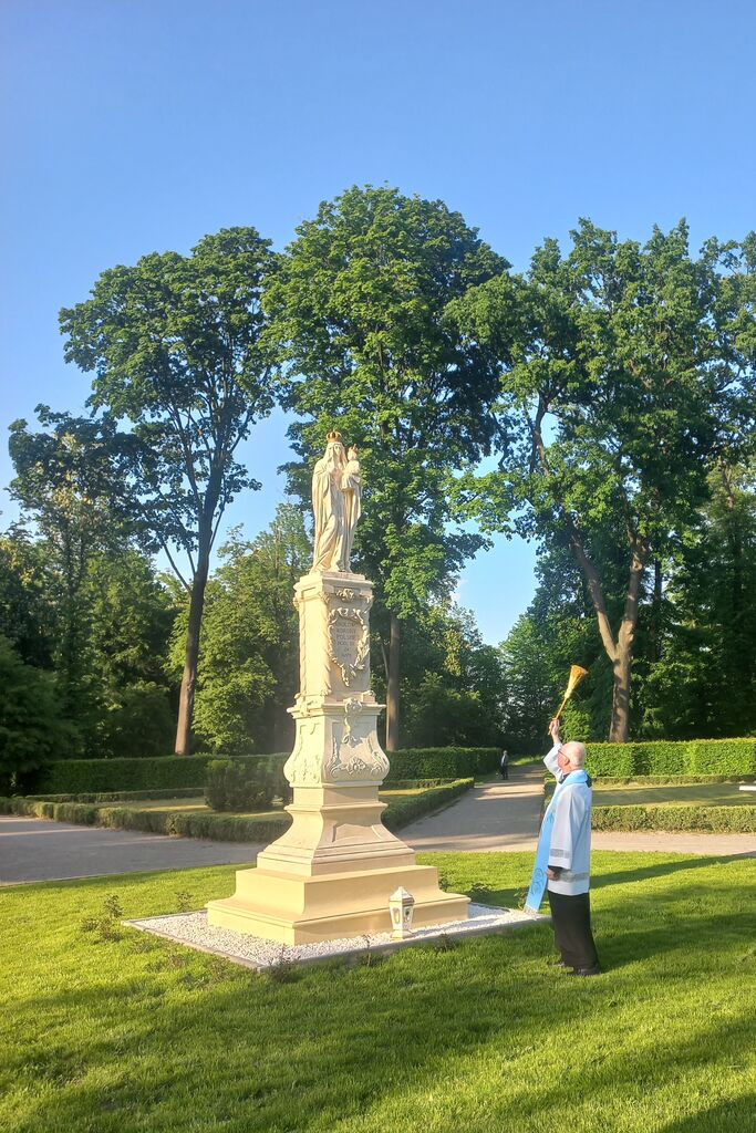 Majówka w zespole dworsko-parkowym w Brniu