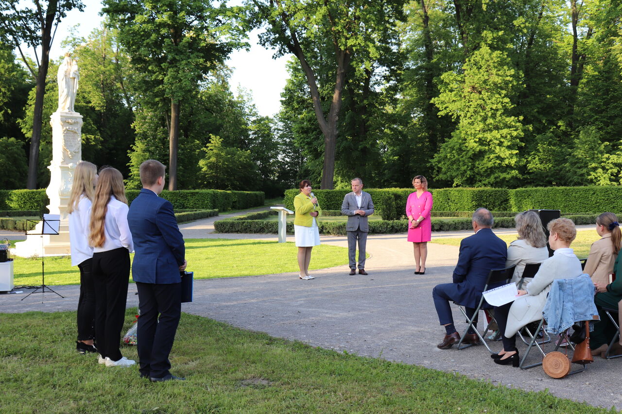 Majówka w zespole dworsko-parkowym w Brniu