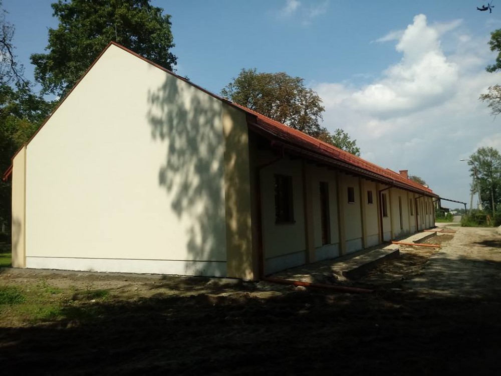 Adaptacja budynku spichlerza położonego na terenie zespołu dworsko-parkowego w Brniu na stanicę turystyczną